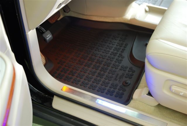 Gumové autokoberce zvýšené Ford Grand Tourneo Connect II, 2013->, vpředu s extra materiálem na straně řidič